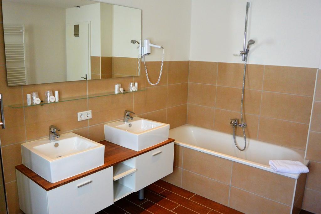 Hotel Schlee Hohenschaftlarn Экстерьер фото